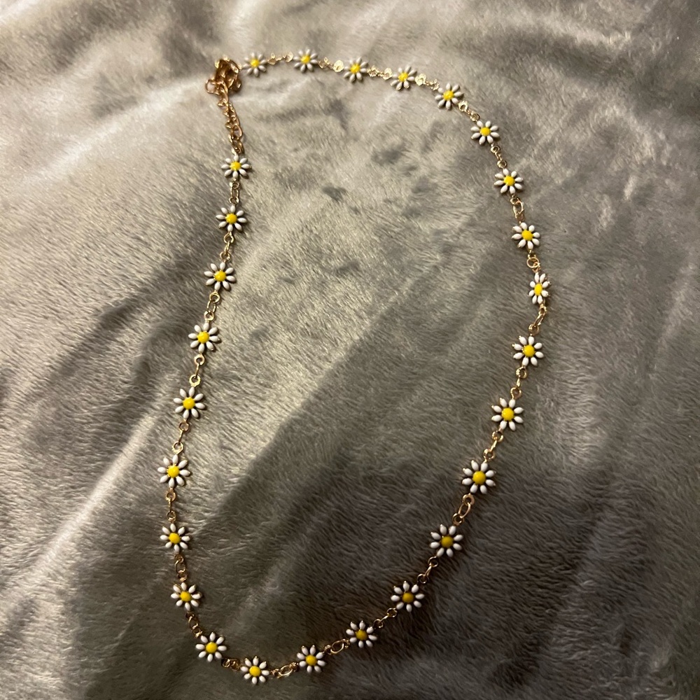 Daisy Chain Necklace in Gold and White